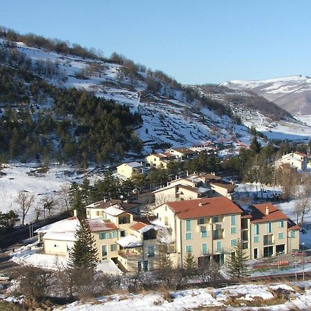 Lieta Sosta Hotell Colfiorito Rum bild