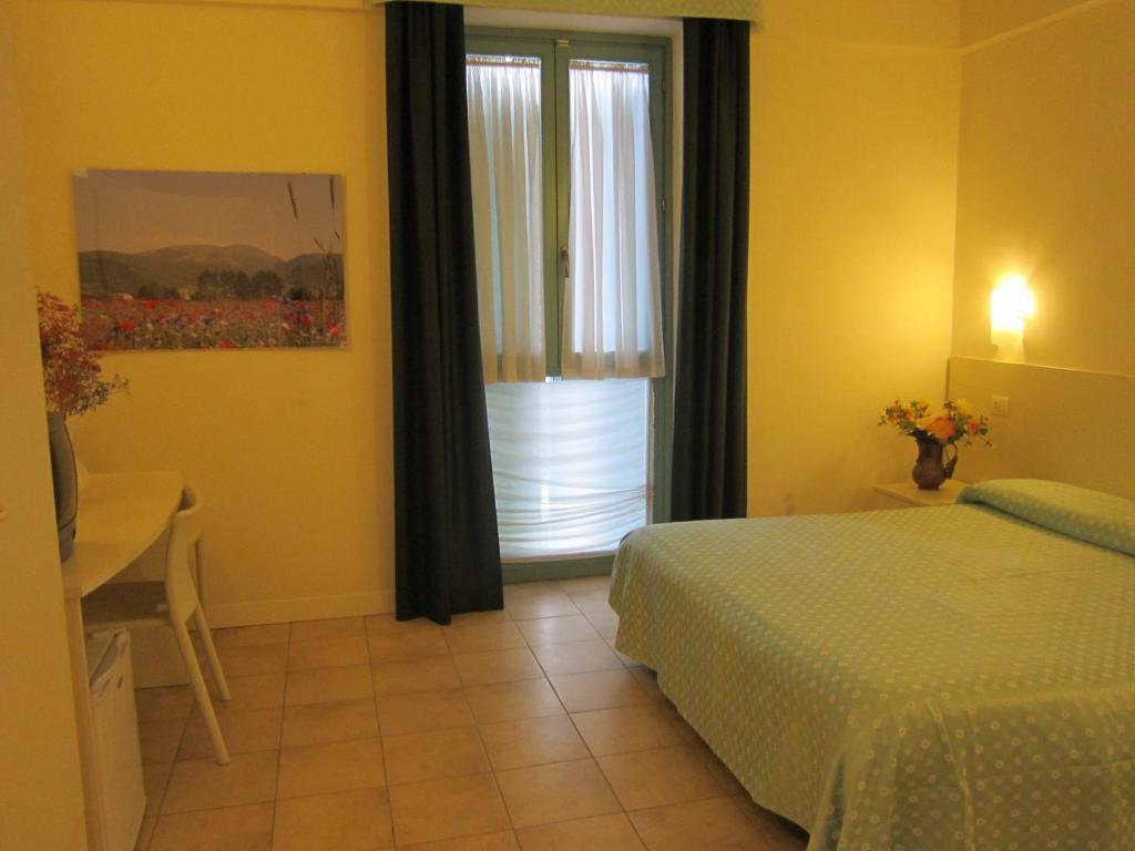 Lieta Sosta Hotell Colfiorito Rum bild